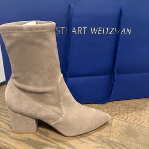 Brand new : Stuart Weitzman Suede block-heeled booties